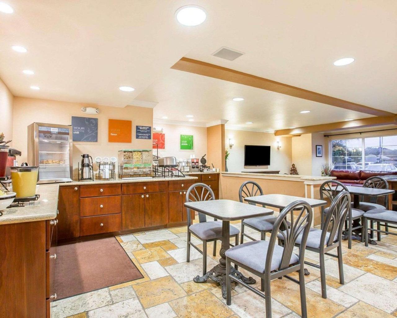 Comfort Inn & Suites סלינס מראה חיצוני תמונה